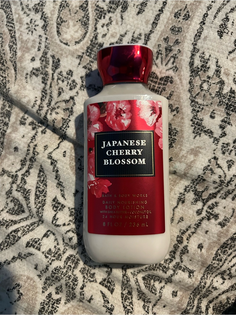 Bath & Body Works Japanese Cherry Blossom Lotion - Red/Pink